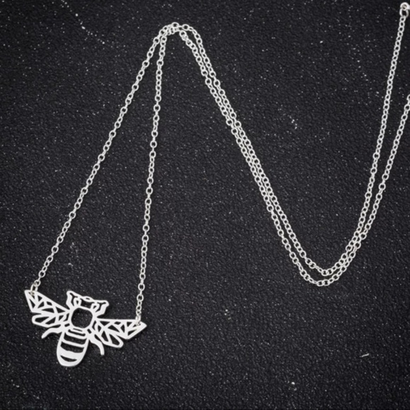 Jewelry - HOST PICK Trendy Origami Bee Necklace Silver